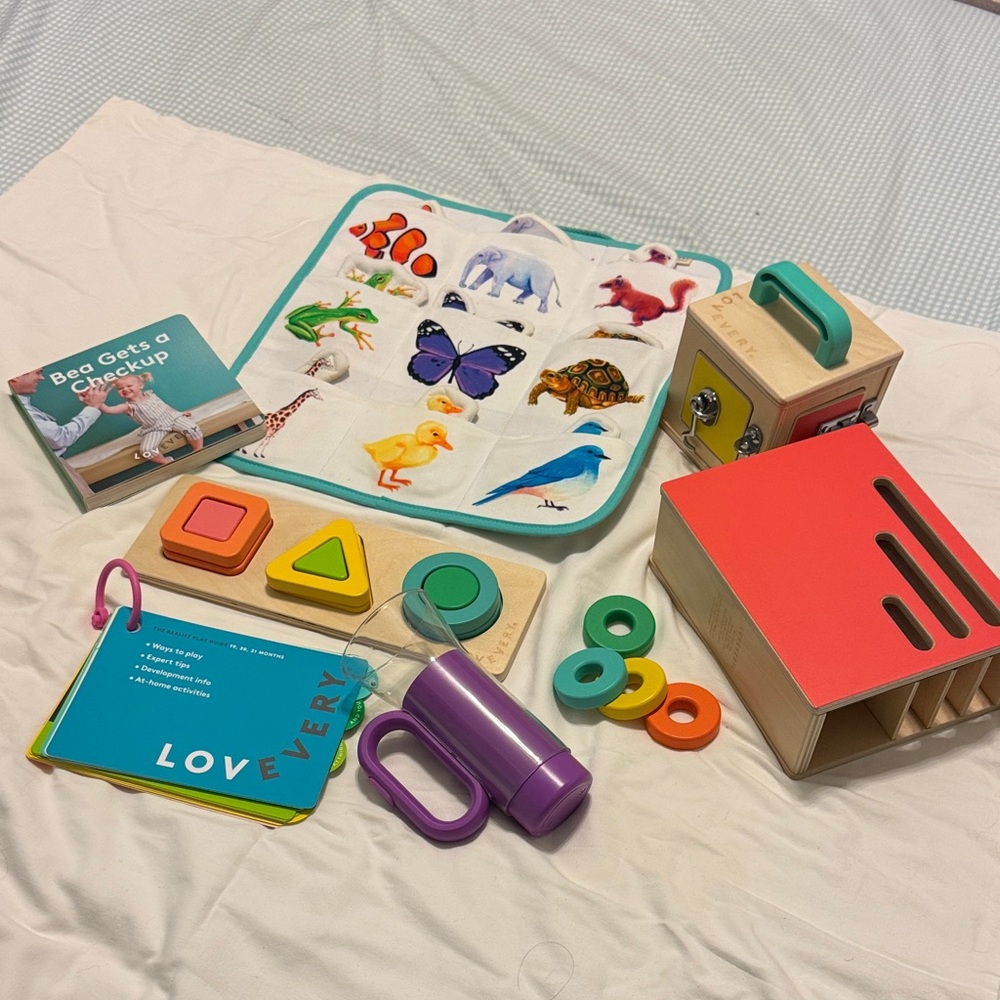 LOVEVERY - The Realist Play Kit for baby Months 19, 20, 21